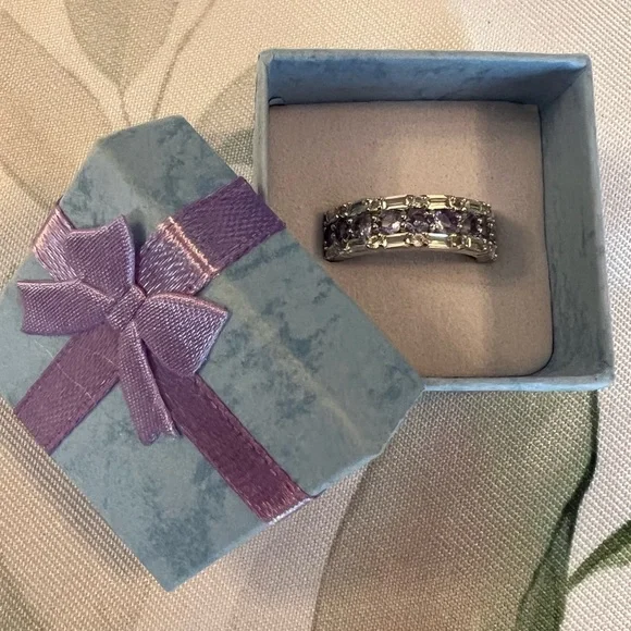 Exotic Tanzanite & White Zircon Gemstone Band Ring - Picture 4 of 7